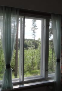 Näkymä yläkerran ikkunasta